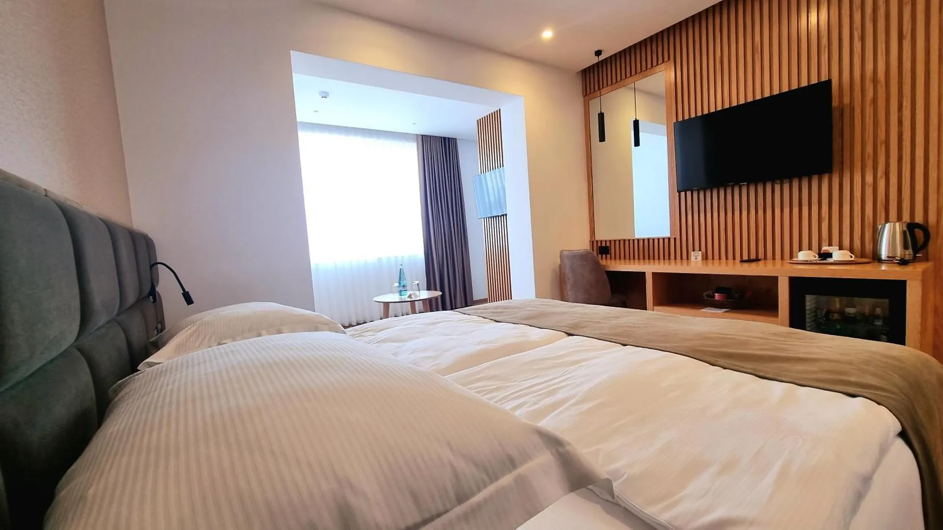 Sibb Hotel Tirana 0*,  Albánie