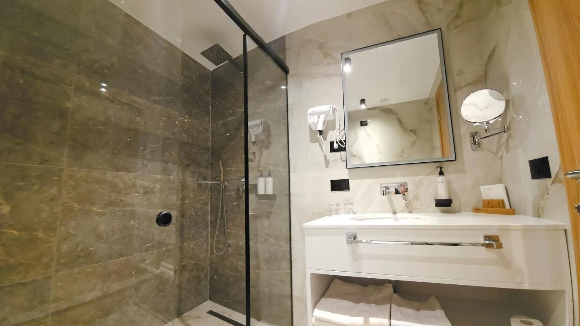 Sibb Hotel Tirana