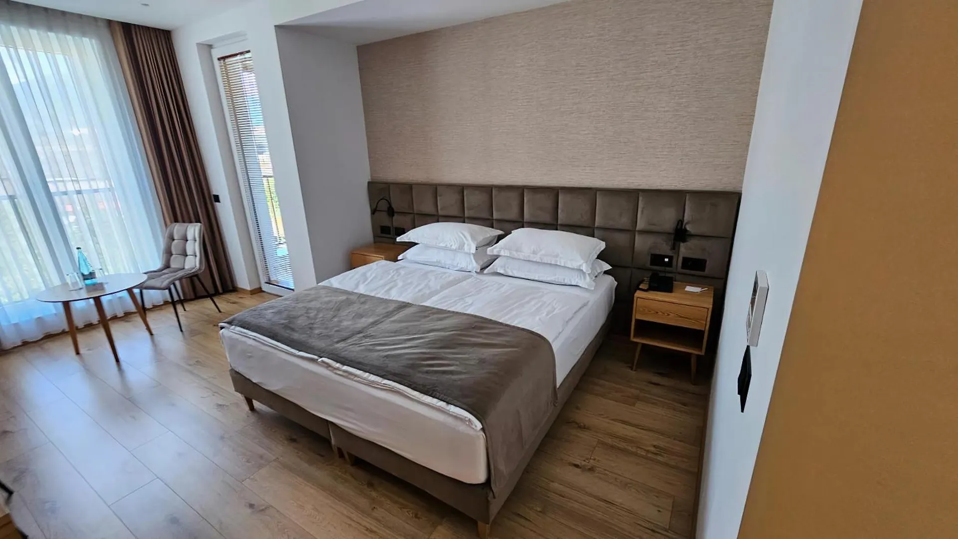 Sibb Hotel Tirana 0*,  Albánie