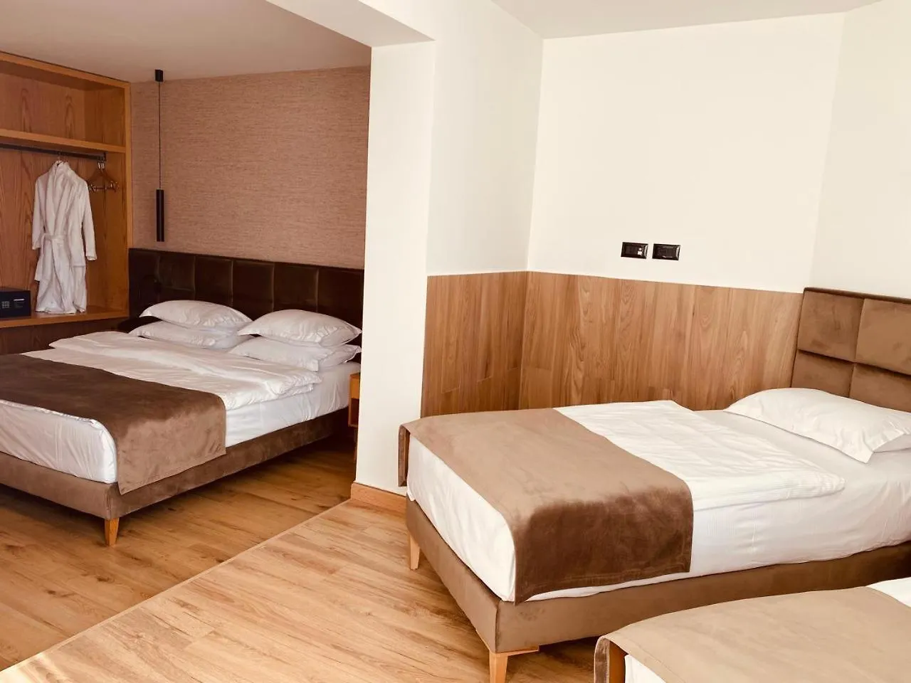 Sibb Hotel Tirana 0*,  Albania