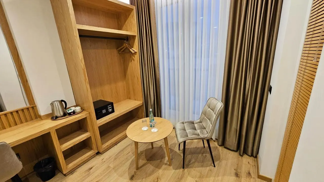 Sibb Hotel تيرانا 0*,