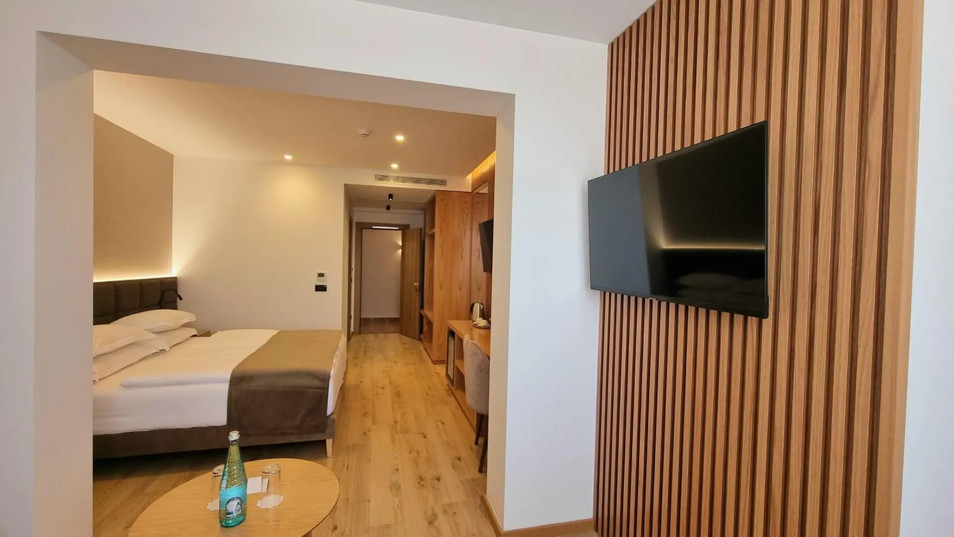 Sibb Hotel تيرانا 0*,